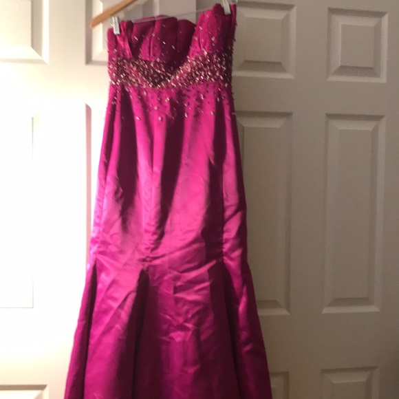 Nice for wedding ,prom or dresses . - Picture 4 of 5